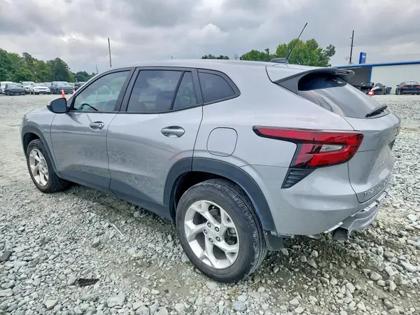 KL77LFEP7SC034286 — 2025 Chevrolet TRAX, фото 2 с аукциона Copart, ЗАДНЯЯ ЧАСТЬ