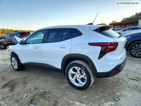 KL77LFEPXSC123138 — 2025 Chevrolet TRAX, ფოტო 2, Copart, წინა ნაწილი