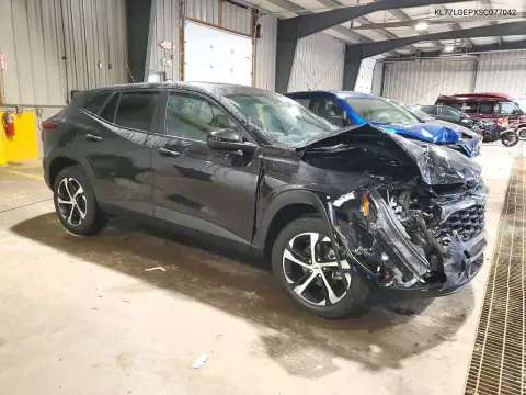 KL77LGEPXSC077042 — 2025 Chevrolet TRAX, foto 4 de Copart, Parte delantera