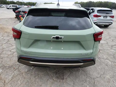 KL77LKEP0SC065047 — 2025 Chevrolet TRAX, Lateral, fotos antes de reparar