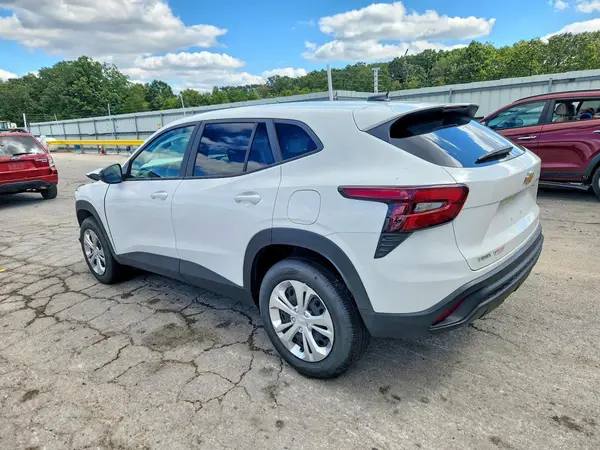 KL77LFEP6TC122103 — 2026 Chevrolet TRAX, zdjęcie 2 z Copart, Przód