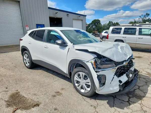 KL77LFEP6TC122103 — 2026 Chevrolet TRAX, zdjęcie 4 z Copart, Przód