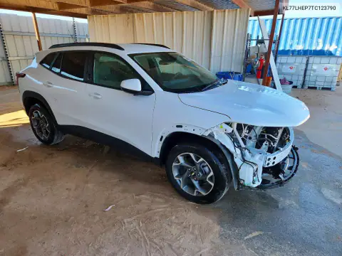 KL77LHEP7TC123790 — 2026 Chevrolet TRAX, foto 4 de Copart 14.10.2026, Parte delantera