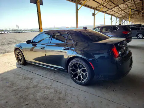 2016 Chrysler 300 VIN 2C3CCABG3GH261377 фото 2