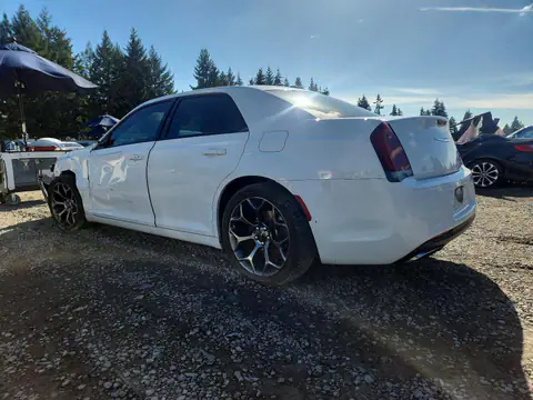 2C3CCABG0GH170535 — 2016 Chrysler 300, photo 2 from Copart 16.10.2026, Front end
