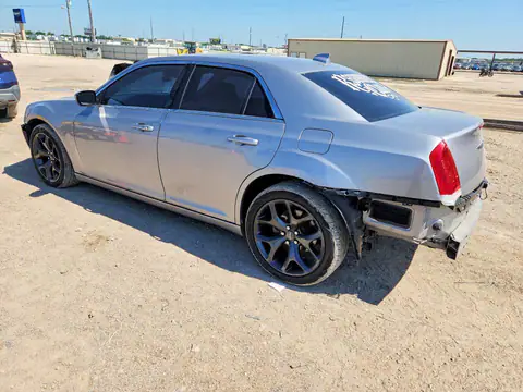 2C3CCAAG3HH577512 — 2017 Chrysler 300, photo 2 from Copart 30.09.2026, Front end