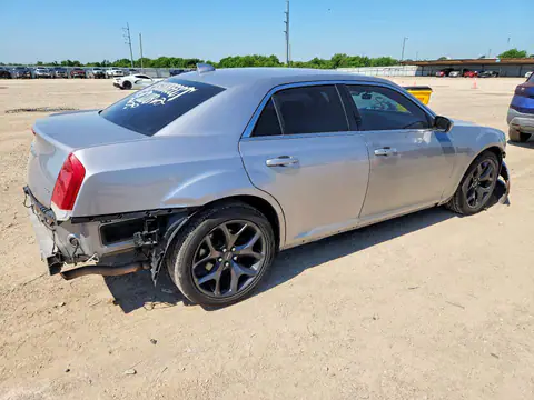 2C3CCAAG3HH577512 — 2017 Chrysler 300, photo 3 from Copart 30.09.2026, Front end