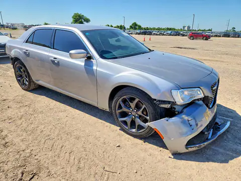 2C3CCAAG3HH577512 — 2017 Chrysler 300, photo 4 from Copart 30.09.2026, Front end