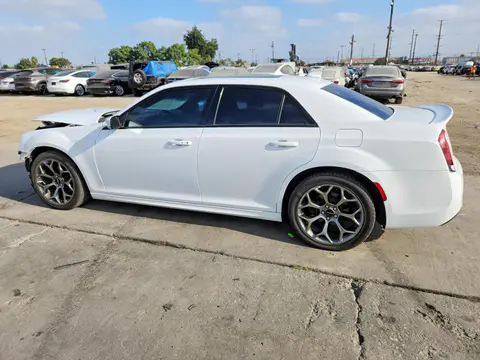 2018 Chrysler 300 VIN 2C3CCABG7JH244749 фото 2