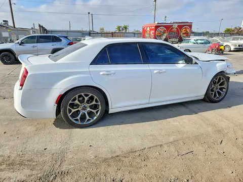 2018 Chrysler 300 VIN 2C3CCABG7JH244749 фото 3