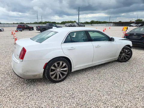 2C3CCAAG1JH257935 — 2018 Chrysler 300, zdjęcie 3 z Copart, Przód