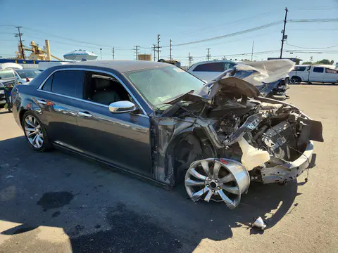 2019 Chrysler 300 VIN 2C3CCAEGXKH568677 фото 4