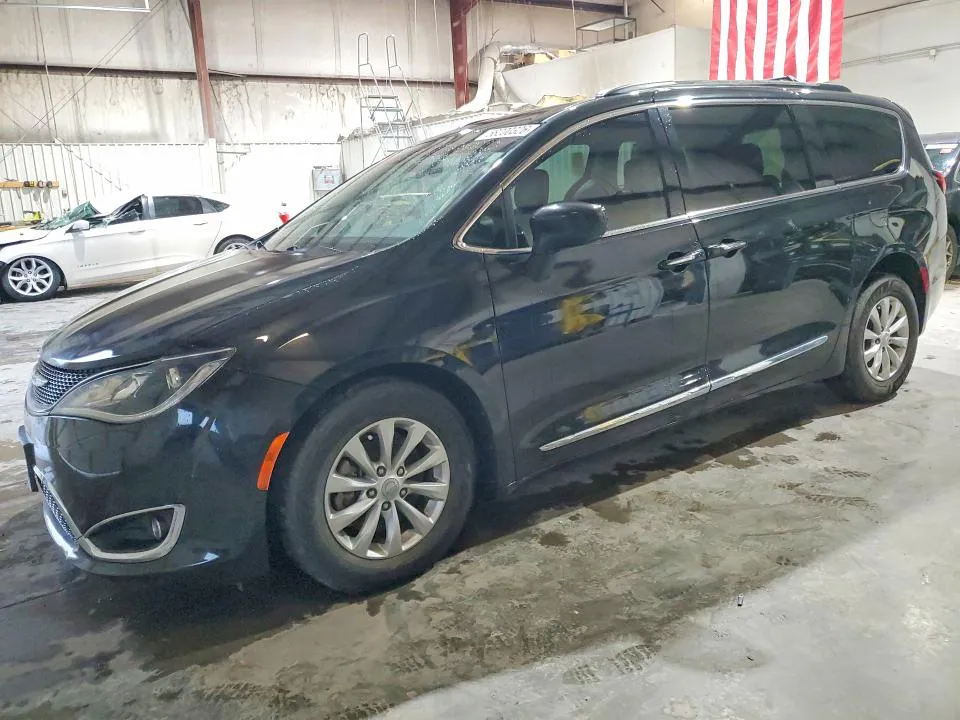 2017 Chrysler Pacifica VIN 2C4RC1BGXHR702780 фото 1