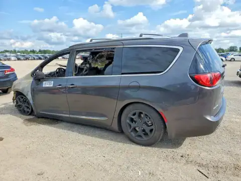 2C4RC1EG1HR523295 — 2017 Chrysler Pacifica, zdjęcie 2 z Copart 24.09.2026, Pożar silnika