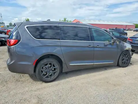 2C4RC1EG1HR523295 — 2017 Chrysler Pacifica, zdjęcie 3 z Copart 24.09.2026, Pożar silnika