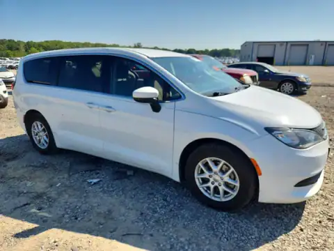 2C4RC1CG0HR502800 — 2017 Chrysler Pacifica, zdjęcie 4 z Copart, Przód