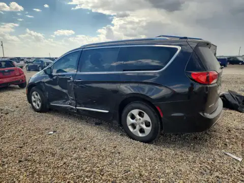 2C4RC1EG1HR669311 — 2017 Chrysler Pacifica, zdjęcie 2 z Copart 20.10.2026, Bok