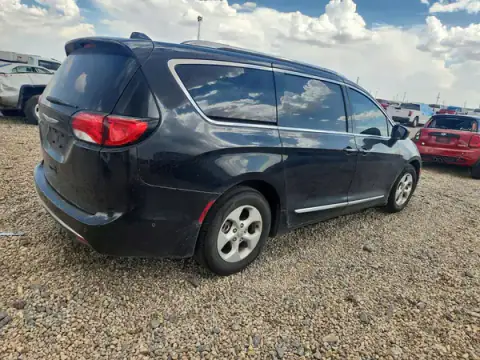 2C4RC1EG1HR669311 — 2017 Chrysler Pacifica, zdjęcie 3 z Copart 20.10.2026, Bok
