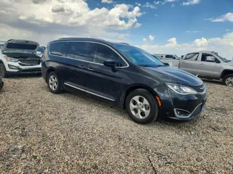 2C4RC1EG1HR669311 — 2017 Chrysler Pacifica, zdjęcie 4 z Copart 20.10.2026, Bok