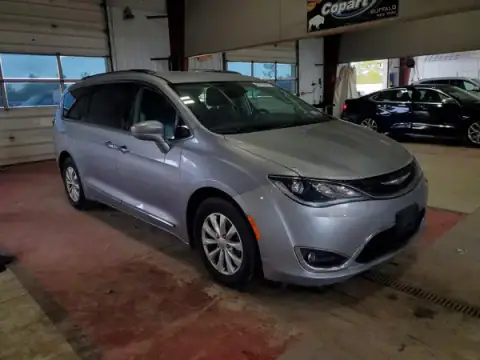 2C4RC1BG6HR705174 — 2017 Chrysler Pacifica, zdjęcie 4 z Copart 28.09.2026, Bok
