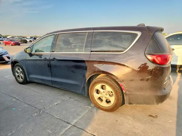 2C4RC1CG5HR597872 — 2017 Chrysler Pacifica, photo 2 from Copart 08.10.2026, Front end