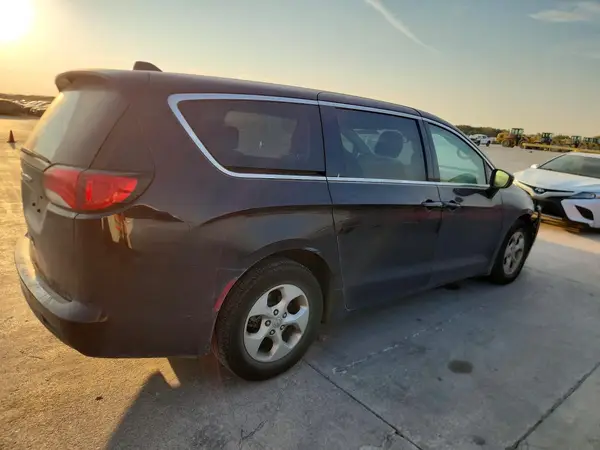 2C4RC1CG5HR597872 — 2017 Chrysler Pacifica, photo 3 from Copart 08.10.2026, Front end