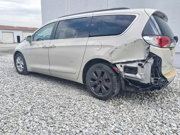 2C4RC1BG9HR552726 — 2017 Chrysler Pacifica, photo 2 from Copart 01.10.2026, Side