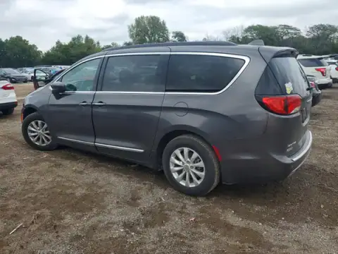 2C4RC1BG2HR564474 — 2017 Chrysler Pacifica, photo 2 from Copart, Front end