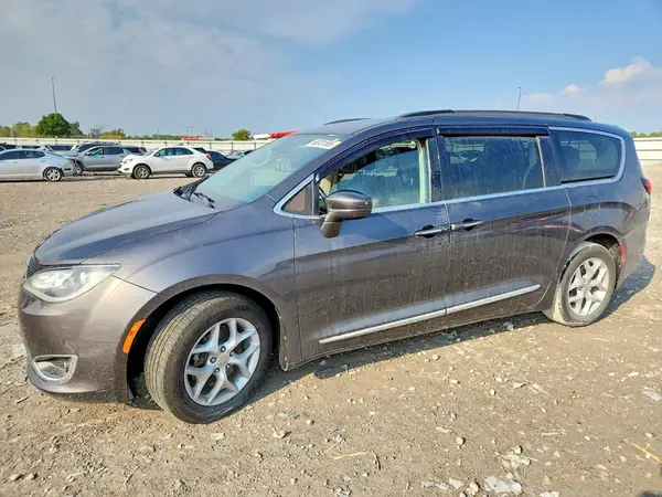 2C4RC1BG6HR676341 — 2017 Chrysler Pacifica, Undercarriage damage (Undercarriage), before-repair photos
