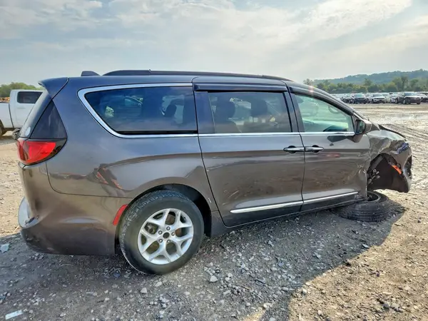 2C4RC1BG6HR676341 — 2017 Chrysler Pacifica, photo 3 from Copart, Undercarriage damage
