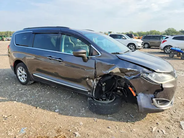 2C4RC1BG6HR676341 — 2017 Chrysler Pacifica, photo 4 from Copart, Undercarriage damage