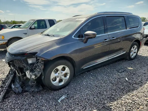 2C4RC1EG5HR752479 Chrysler Pacifica 2017 — Front end damage, before-repair photo
