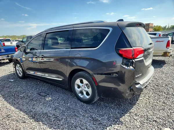 2C4RC1EG5HR752479 — 2017 Chrysler Pacifica, photo 2 from Copart, Front end