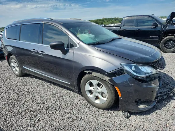 2C4RC1EG5HR752479 — 2017 Chrysler Pacifica, photo 4 from Copart, Front end