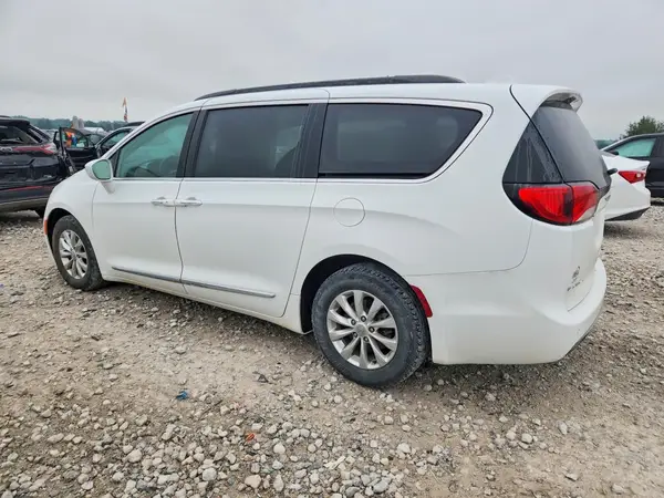 2C4RC1BG0HR702979 — 2017 Chrysler Pacifica, photo 2 from Copart, Front end