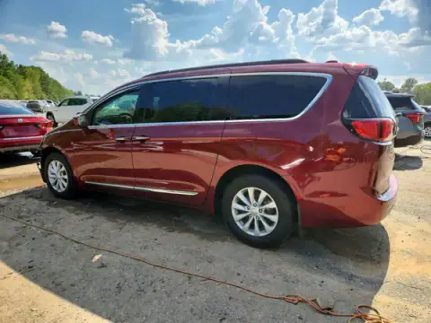 2C4RC1BG4HR552231 — 2017 Chrysler Pacifica, photo 2 from Copart 01.10.2026, Front end