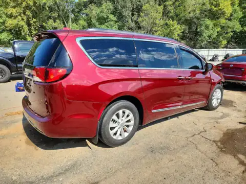 2C4RC1BG4HR552231 — 2017 Chrysler Pacifica, photo 3 from Copart 01.10.2026, Front end