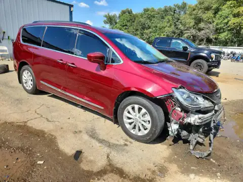 2C4RC1BG4HR552231 — 2017 Chrysler Pacifica, photo 4 from Copart 01.10.2026, Front end