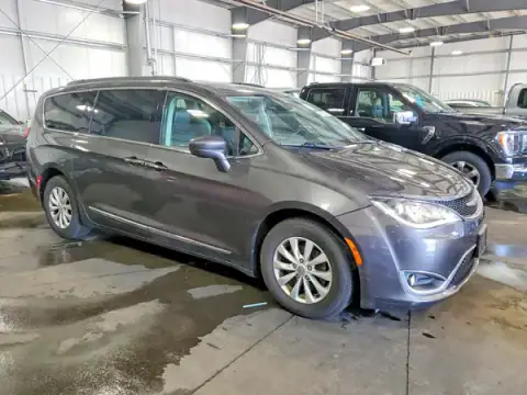 2C4RC1BG4HR638381 — 2017 Chrysler Pacifica, photo 4 from Copart, Side