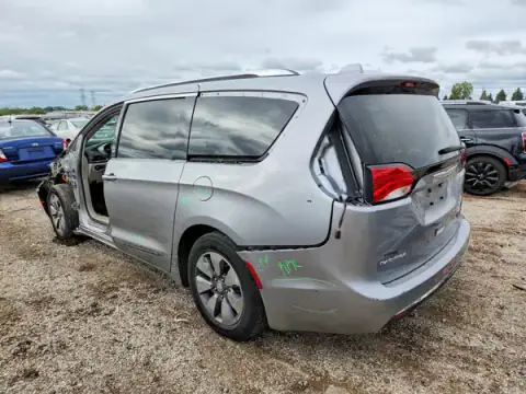 2C4RC1N7XHR679738 — 2017 Chrysler Pacifica, zdjęcie 2 z Copart, Przód