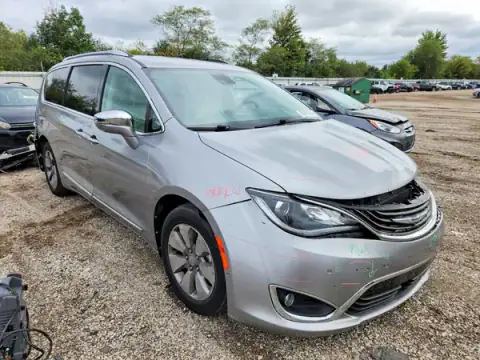 2C4RC1N7XHR679738 — 2017 Chrysler Pacifica, zdjęcie 4 z Copart, Przód