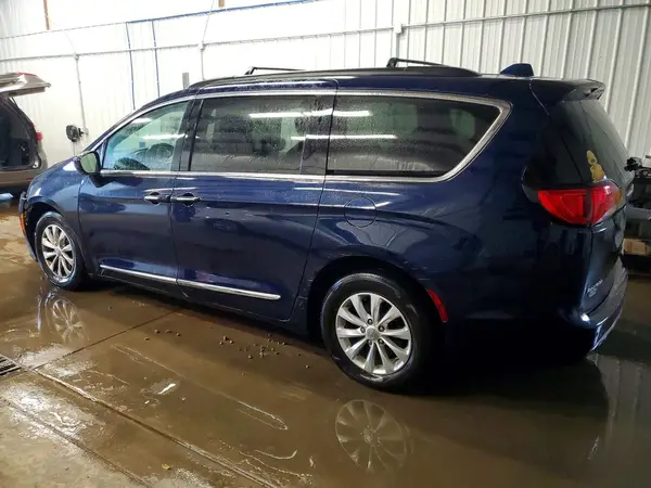 2C4RC1BG8HR654552 — 2017 Chrysler Pacifica, photo 2 from Copart, Front end