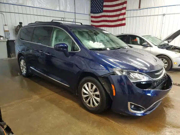 2C4RC1BG8HR654552 — 2017 Chrysler Pacifica, photo 4 from Copart, Front end