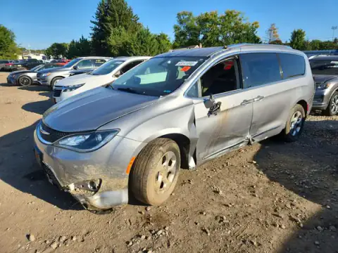 2C4RC1EG8HR704863 — 2017 Chrysler Pacifica, ПЕРЕДНЯЯ ЧАСТЬ (Front End), фото до ремонта