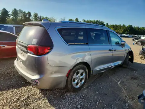 2C4RC1EG8HR704863 — 2017 Chrysler Pacifica, photo 3 from Copart, Front end