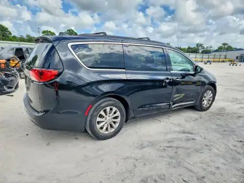 2C4RC1BG1HR803609 — 2017 Chrysler Pacifica, zdjęcie 3 z Copart, Przód