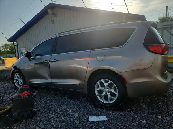 2C4RC1BG6HR777234 — 2017 Chrysler Pacifica, photo 2 from Copart 12.10.2026, Front end