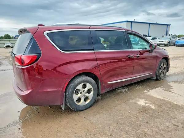 2C4RC1EG0HR543229 — 2017 Chrysler Pacifica, photo 3 from Copart, Front end