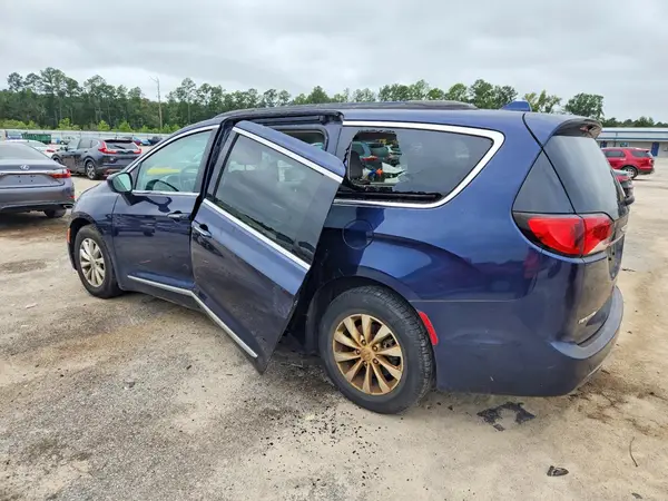 2C4RC1BG9HR519239 — 2017 Chrysler Pacifica, photo 2 from Copart, Side