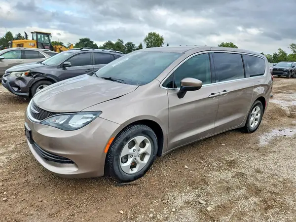 2C4RC1CG0HR827124 Chrysler Pacifica 2017 — Front end damage, before-repair photo